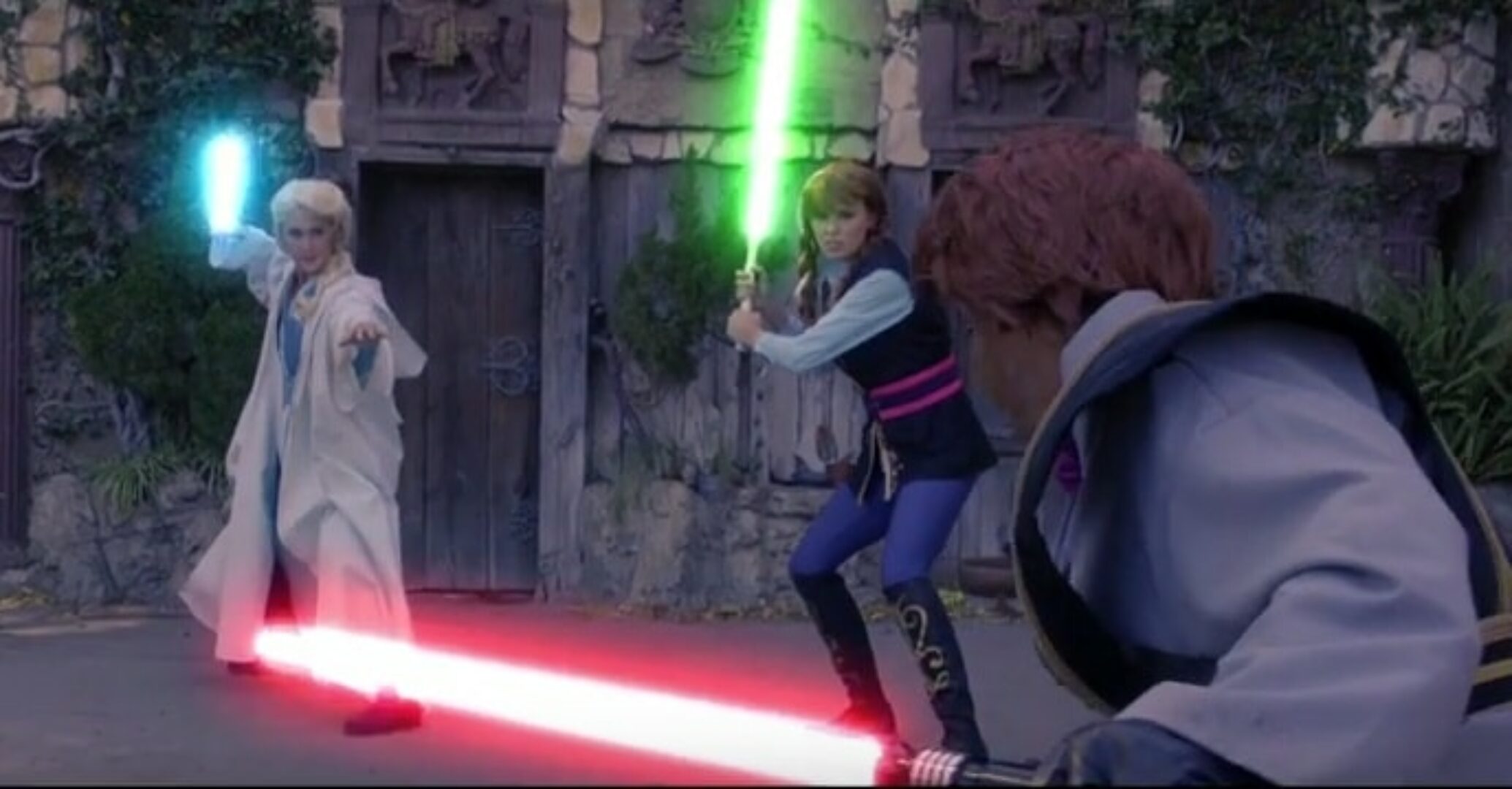 Frozen’s Elsa and Anna Join the Light Side!